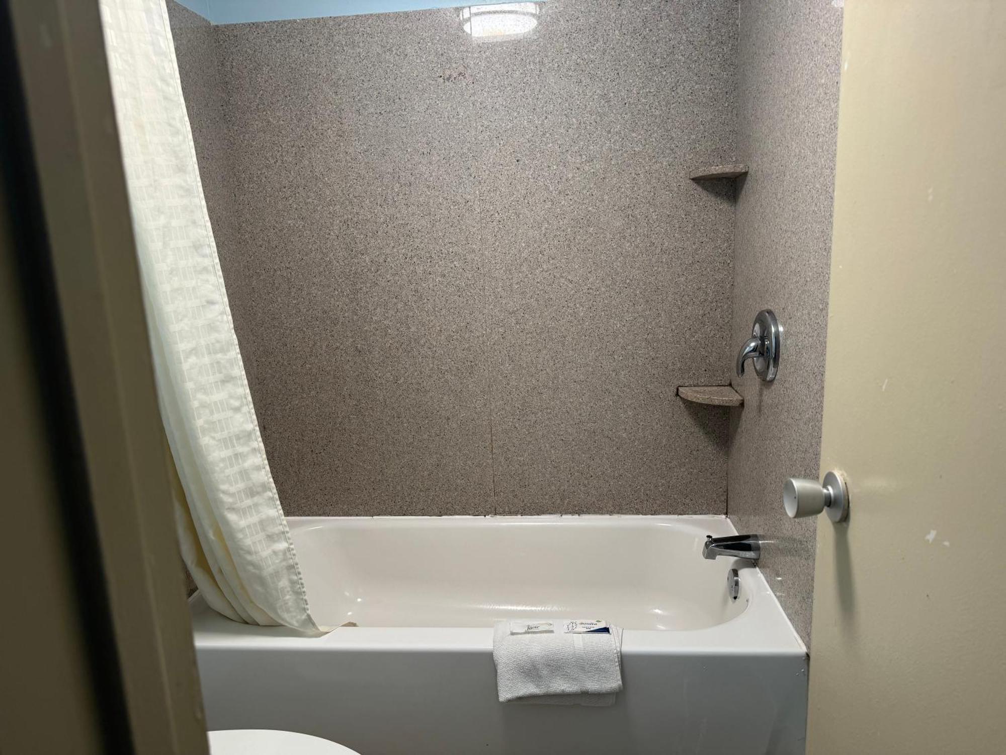 Red Carpet Inn & Suites - دانفيل المظهر الخارجي الصورة