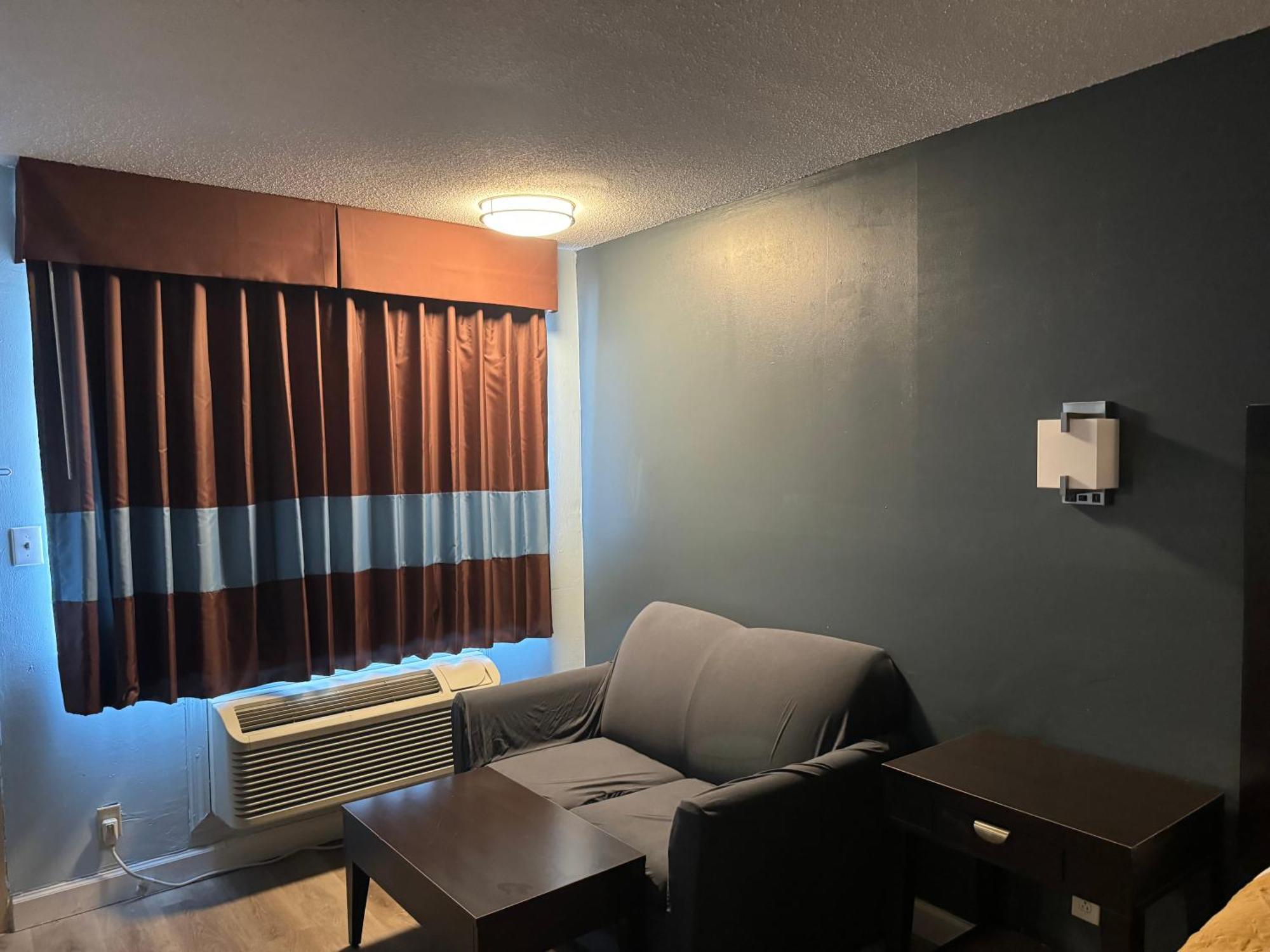 Red Carpet Inn & Suites - دانفيل المظهر الخارجي الصورة