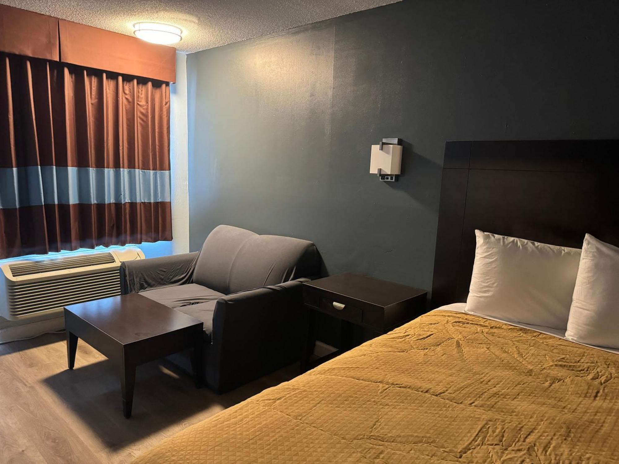 Red Carpet Inn & Suites - دانفيل المظهر الخارجي الصورة