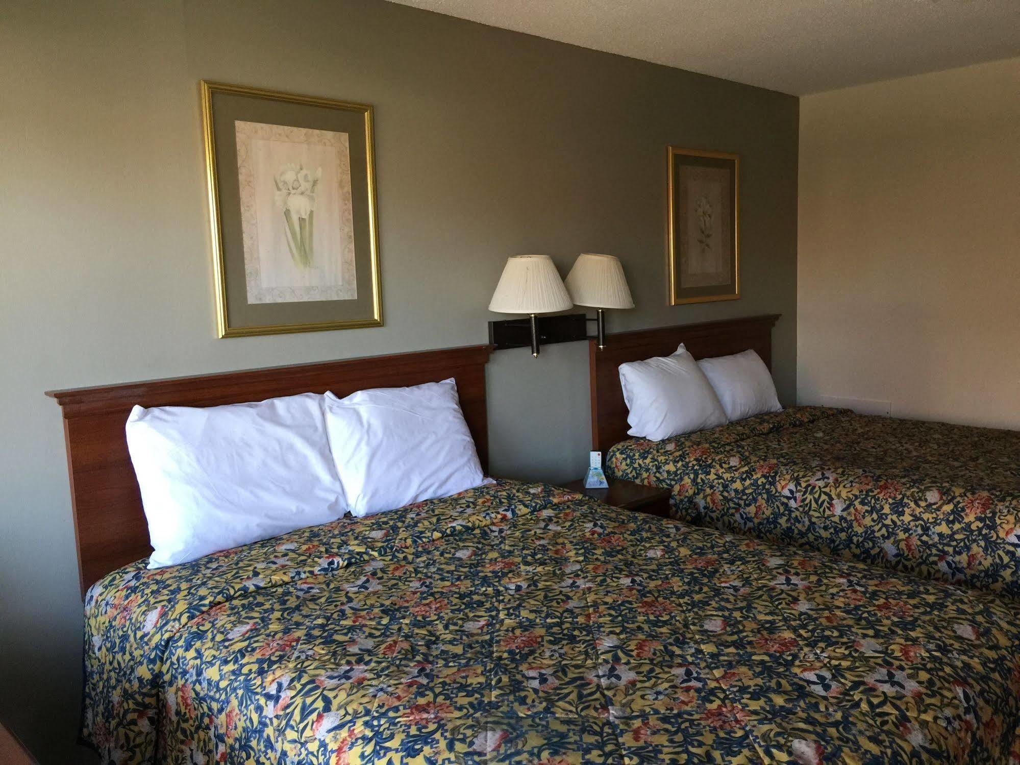 Red Carpet Inn & Suites - دانفيل المظهر الخارجي الصورة