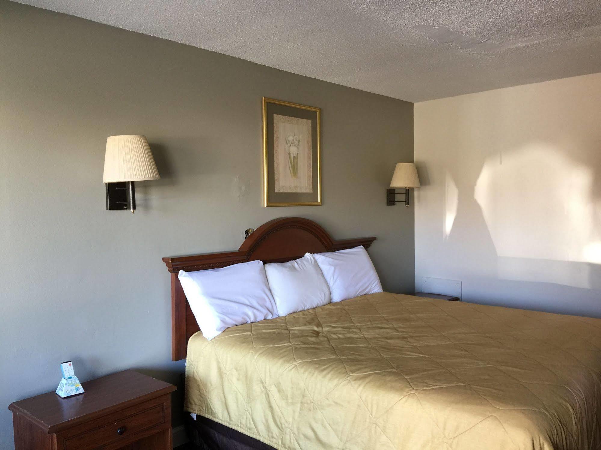 Red Carpet Inn & Suites - دانفيل المظهر الخارجي الصورة