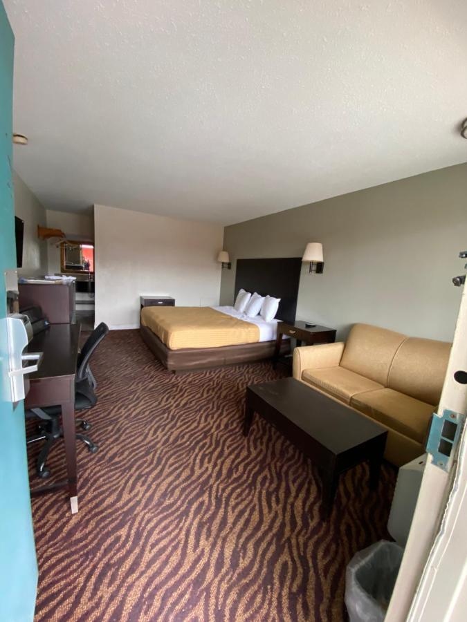 Red Carpet Inn & Suites - دانفيل المظهر الخارجي الصورة