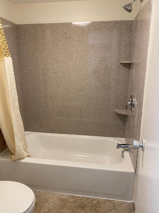 Red Carpet Inn & Suites - دانفيل المظهر الخارجي الصورة